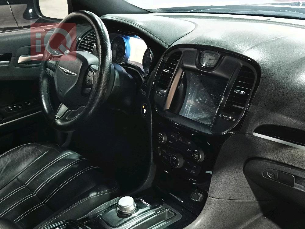 کرایسلەر 300